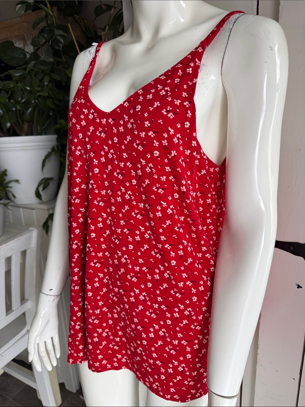 RICKIS size medium rayon Red Floral Cami Tank Top with lining NWOT